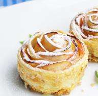 Rosette buns with apples from puff pastry
