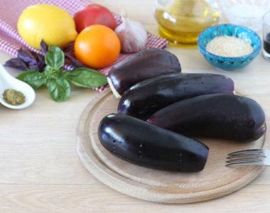 How to bake eggplants in the microwave